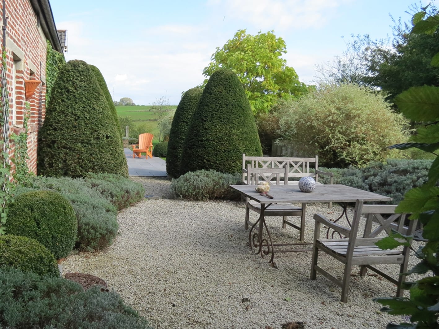 Coin détente dans un esprit Cottage en harmonie avec le corps de ferme